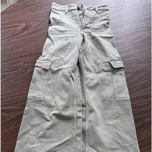 Zara wide leg cargo pants. Stretchy size 25.